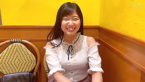 関西弁が可愛い童顔ギャルと乱れる生ハメSEXで絶頂