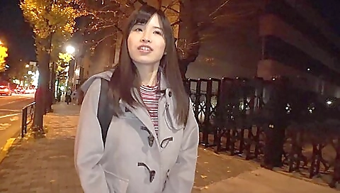 黒髪清純女子が巨乳の美おっぱいを晒して馬乗り騎乗位でピストン